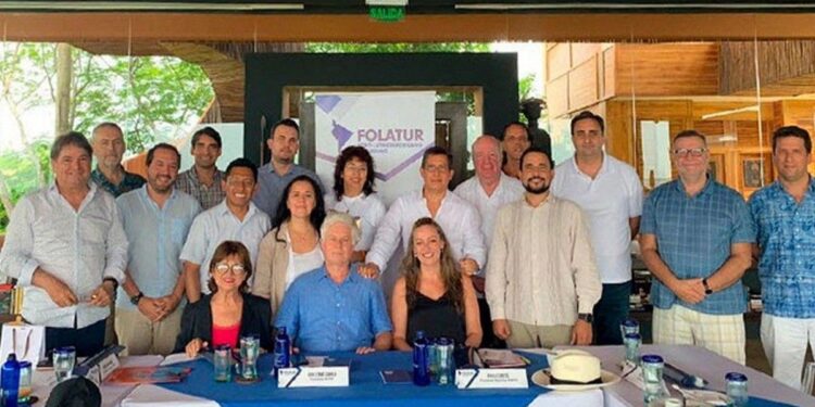 Folatur vuelve a cargar contra American Airlines
