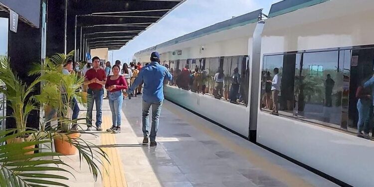 Quince días después de su inauguración, inician viajes del Tren Maya entre Playa del Carmen y Cancún