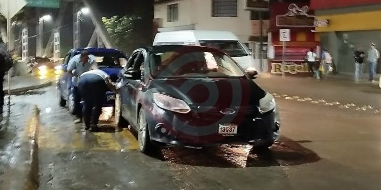 Auto derramó gasolina en el crucero – Noticias de San Luis Potosí