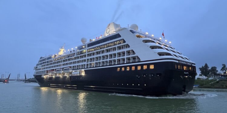 Sevilla inicia la temporada de cruceros con la llegada del Azamara Pursuit