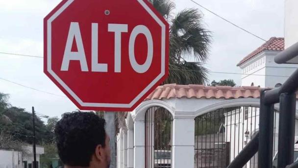 En calles y cruceros instalan señalamientos de alto