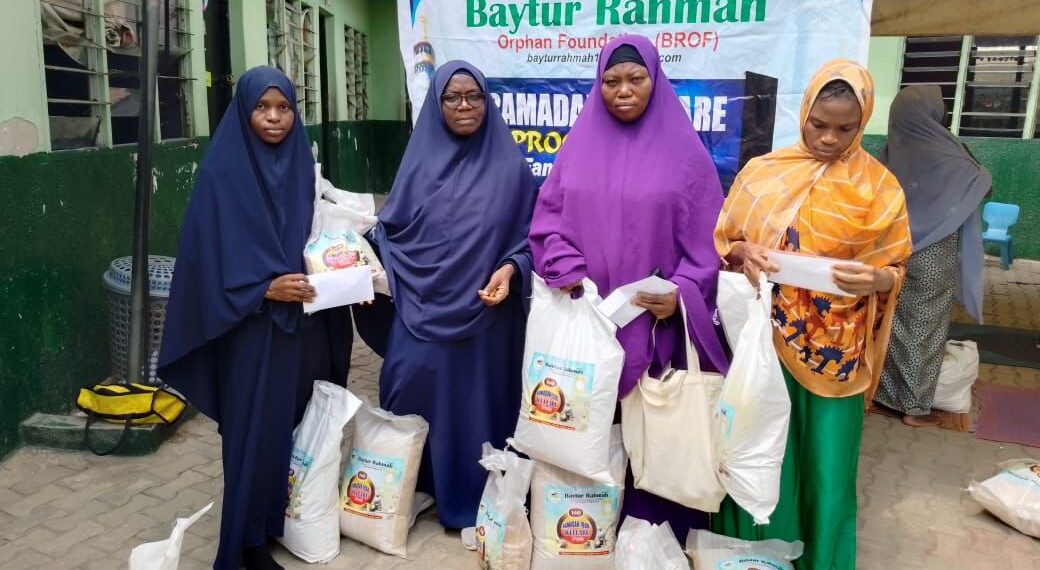 Baytur Rahmah blesses orphans with staple foods, cash – Muslim News Nigeria