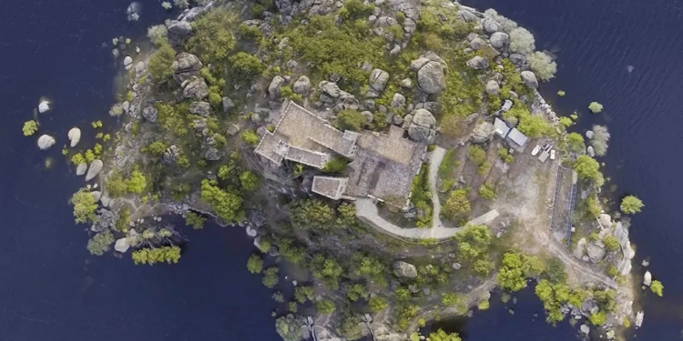 La isla a una hora de Madrid sale a la venta