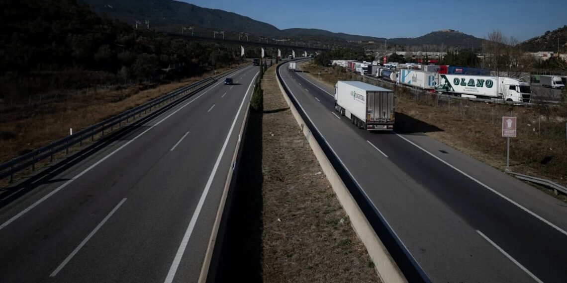 Esta es la peor hora para salir de viaje en Semana Santa, según la DGT