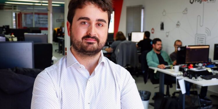 Viajar es la segunda opción favorita de los españoles al comprar online