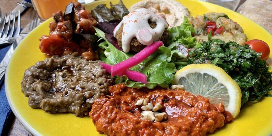 18 Best Vegan and Vegetarian Restaurants in Paris Right Now