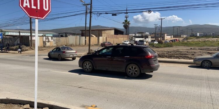 Colocan alto en crucero; falta mayor señalización 