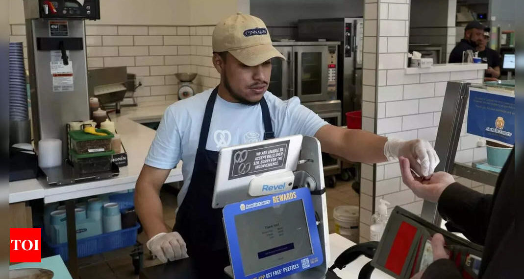 New $20 minimum wage for fast food workers in California set to start Monday