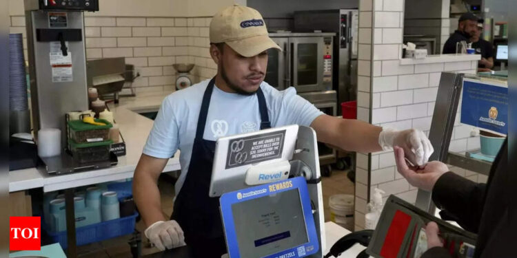 New $20 minimum wage for fast food workers in California set to start Monday