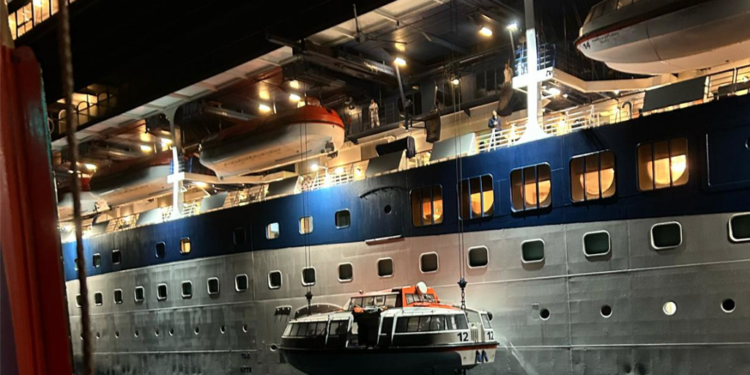 Evacuado el pasajero de un crucero por problemas médicos a 13 kilómetros de Lanzarote