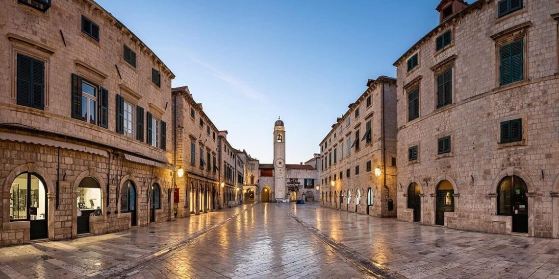 Una de las calles más visitadas de Drubrovnik.
