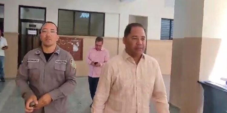 Dejan en libertad a regidor acusado de organizar viajes ilegales a México – noticias telemicro