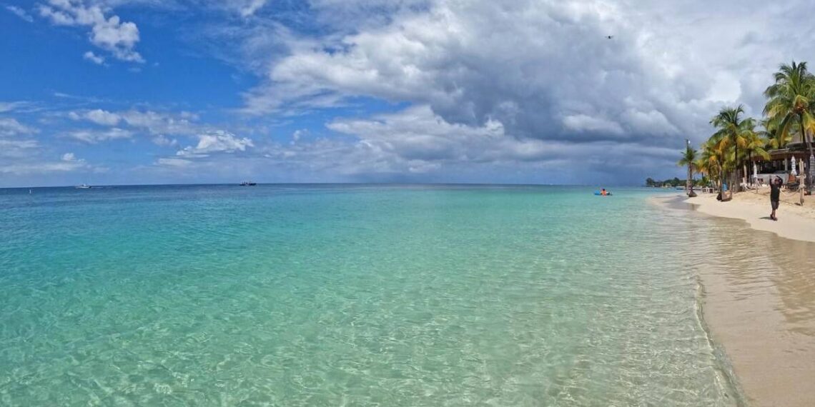 Roatán entre los 15 mejores destinos naturales del mundo según ranking de Corona y Trip Advisor