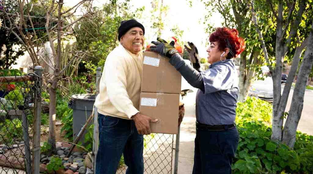 Elderly get help from Rapid Response Senior Meals service in Los Angeles – Daily News