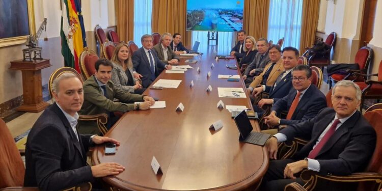 Primera mesa de turismo de cruceros. - Ayuntamiento de Sevilla.