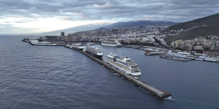 Tenerife acogerá la primera escala de una decena de cruceros hasta junio