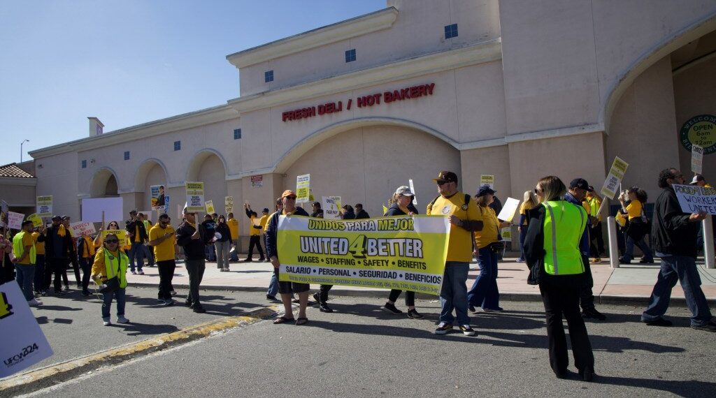 Food 4 Less grocery workers rally ahead of contract expiration – San Gabriel Valley Tribune