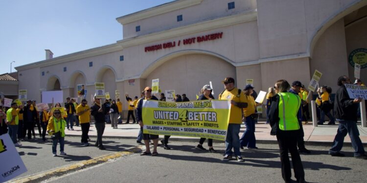 Food 4 Less grocery workers rally ahead of contract expiration – San Gabriel Valley Tribune