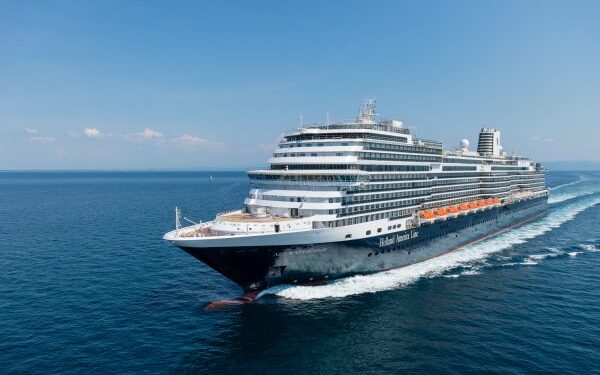Tripulantes a bordo de un crucero de Holland America Line fallecen tras accidente