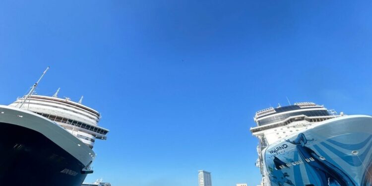 Registra Puerto Vallarta triple arribo de cruceros