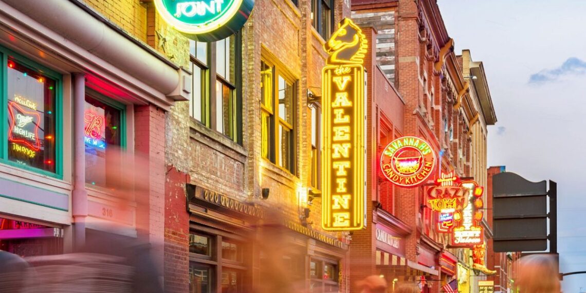 Living near pubs, bars, and fast-food restaurants linked to higher risk of heart failure - study