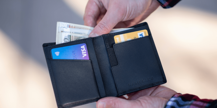 ¿Te vas de viaje en Semana Santa? Estas son las advertencias del Banco de España 