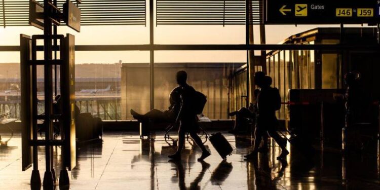 ¿Cómo se preparan los aeropuertos en términos de seguridad para mejorar la experiencia de los pasajeros?
