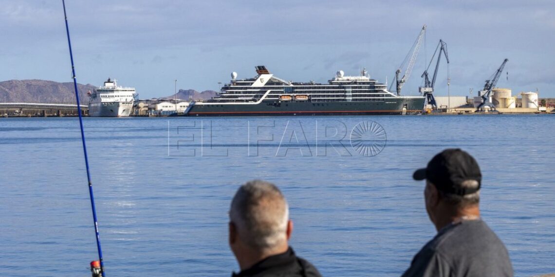 Melilla recibe a 235 turistas en el segundo crucero de este año
