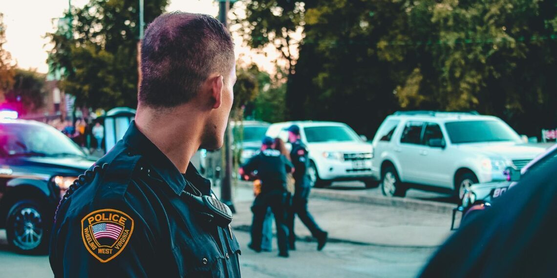 Arrestan a madre en Texas por abandonar a sus hijos para irse a un crucero