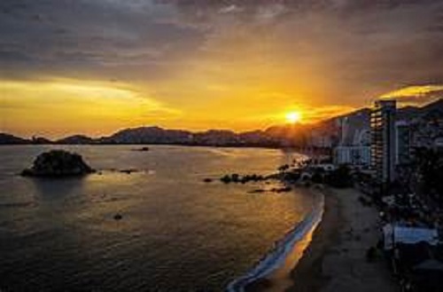 Acapulco renace sin perder su mística, así lo expreso la Gobernadora de Guerrero