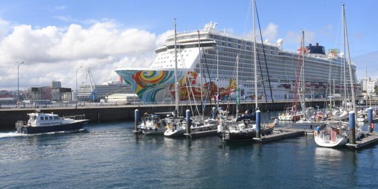 CRUCEROS A CORUÑA | El Puerto de A Coruña batirá en 2025 su récord de escalas de cruceros con 170