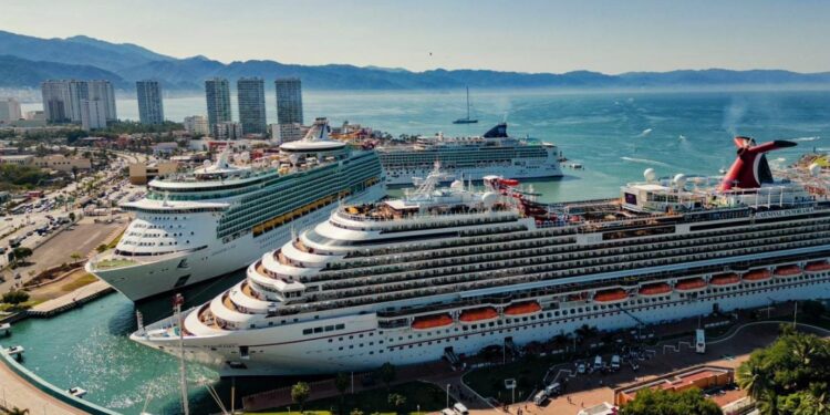 Abril trae consigo 23 arribos de cruceros a Puerto Vallarta