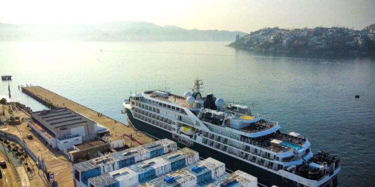 Acapulco reactiva cruceros luego de que el puerto fuera golpeado por el huracán Otis
