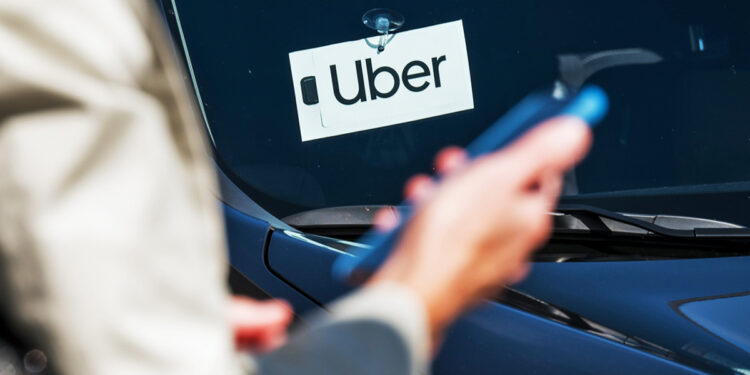 Uber se asocia con taxistas de Chicago para ofrecerviajes – Telemundo Chicago