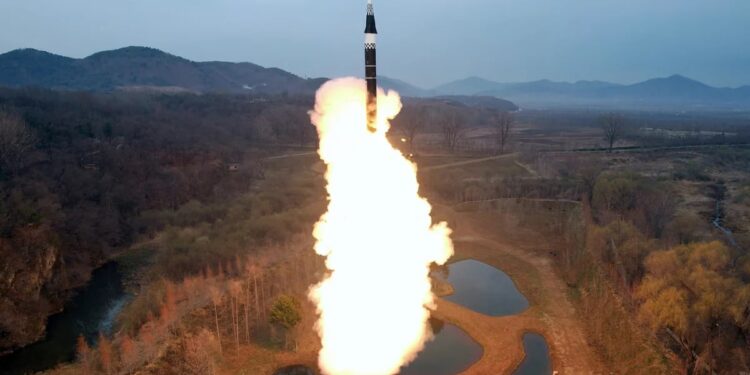 Alerta en Occidente: Corea del Norte efectuó ensayos militares con una nueva ojiva nuclear para misiles de crucero