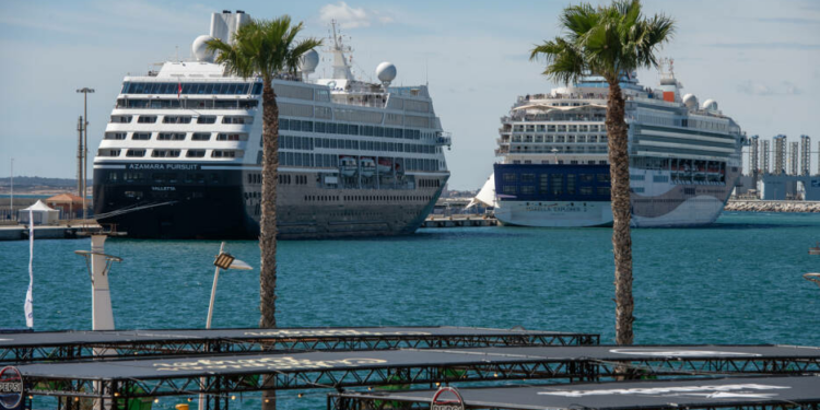 Alicante recibirá 7.000 cruceristas en una semana con una escala triple: la primera desde 2018