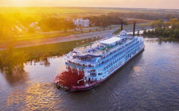 American Cruise Lines compra cuatro naves con rueda de paletas de American Queen Voyages