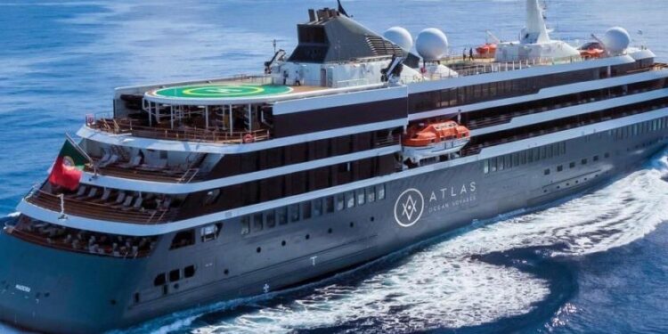 Comienza la temporada de cruceros en Ceuta con la visita de un barco exclusivo