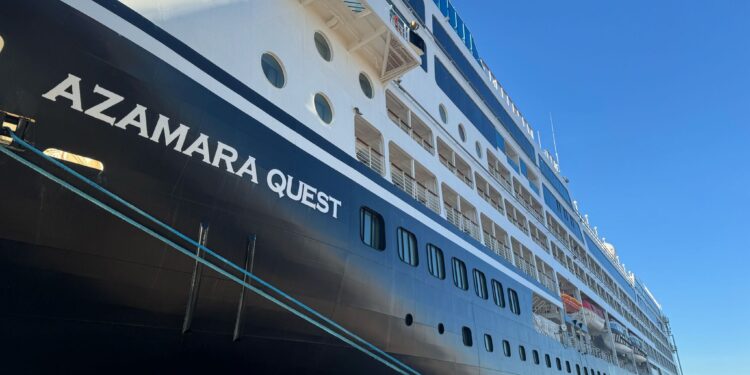 Atraca en Melilla el crucero ‘Azamara Quest’ con más de 600 pasajeros y casi 400 tripulantes americanos – Cope Melilla