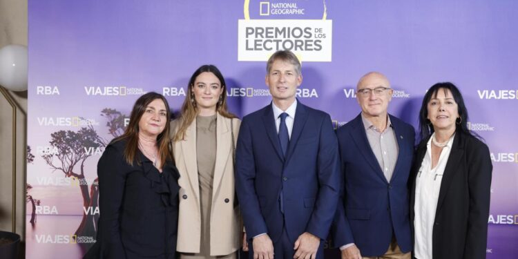 Be Blue x Manu San Felix galardonado en los Premios de los Lectores de National Geographic Viajes