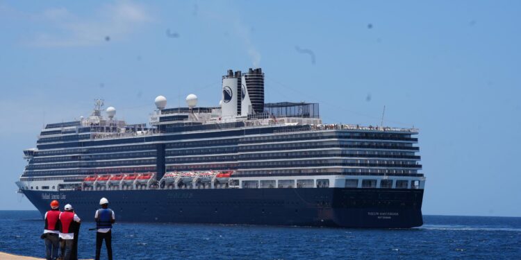 Cabo Rojo recibe cerca de 2,000 visitantes con la llegada de su segundo crucero