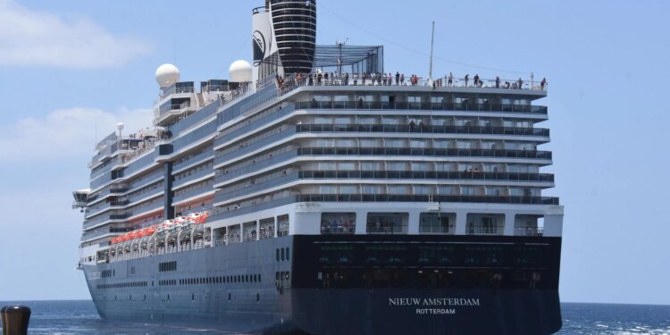Cabo Rojo recibe su segundo crucero con aproximadamente 2 mil pasajeros