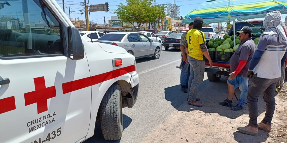 Camioneta lesiona a limpia parabrisas en crucero de Guamúchil