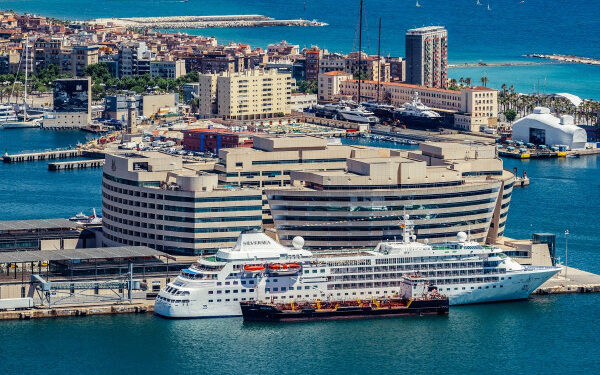 ¿Cuántos cruceros recibirá el puerto de Barcelona este año?