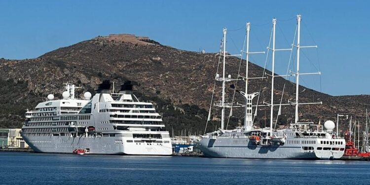 Una triple escala cierra este domingo en Cartagena la mejor semana turística de cruceros con 500 visitantes
