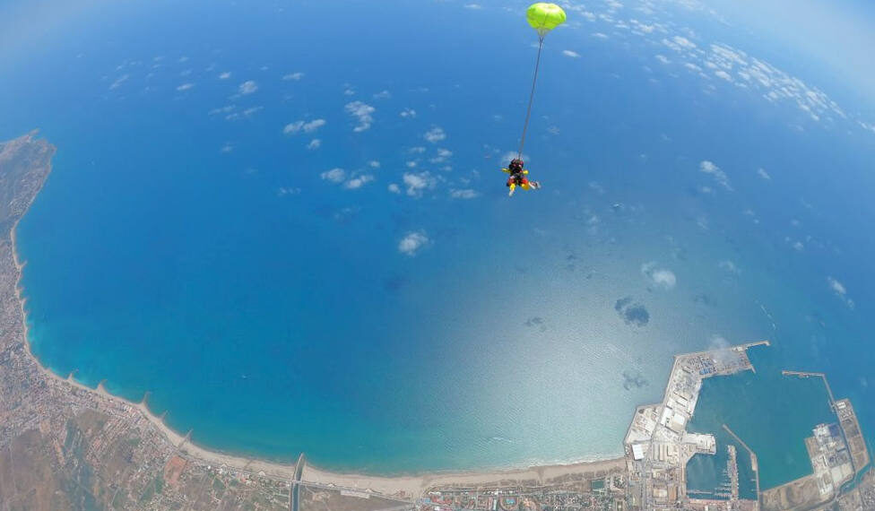Castellón entre los mejores destinos de España y Europa para el paracaidismo - Castellón