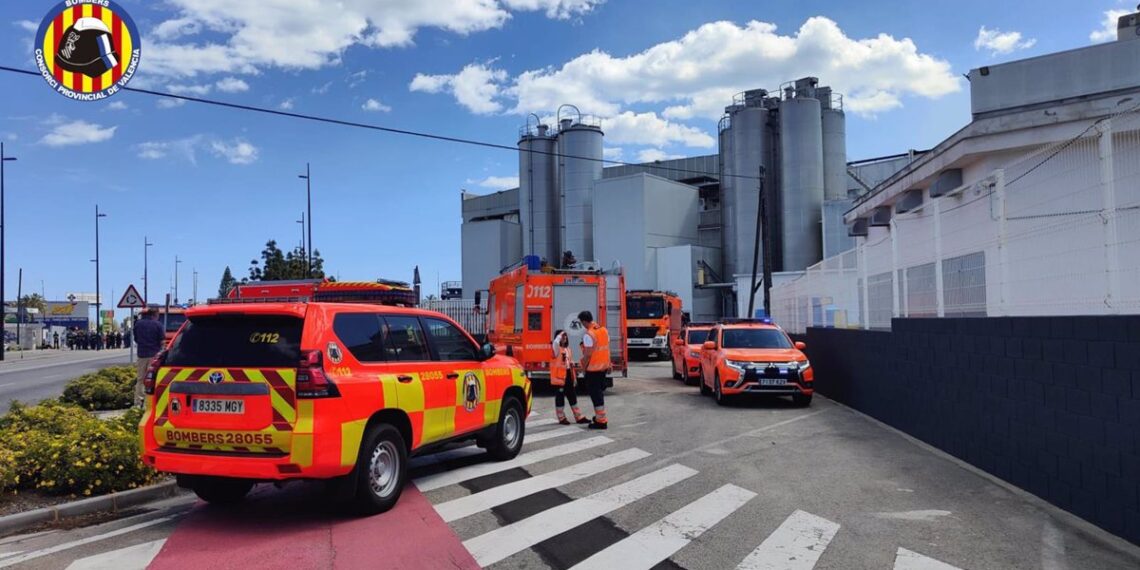 Extinguido el incendio en la planta de Vicky Foods en Gandia