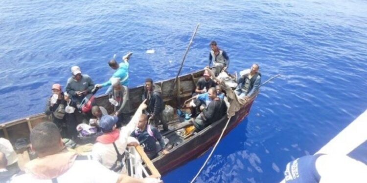 Crucero de Carnival rescata a 28 cubanos en altamar – Telemundo Miami (51)