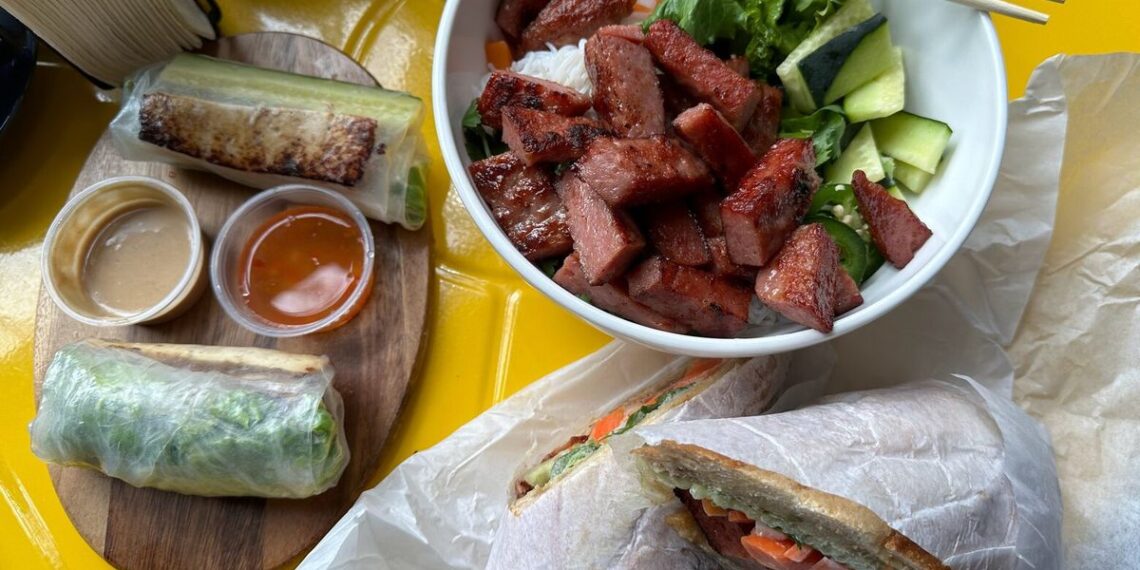 4 great restaurants for your Skagit Valley Tulip Festival road trip