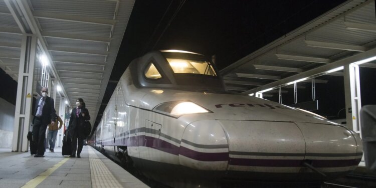 Oferta de Renfe para viajar desde Zaragoza a Córdoba y disfrutar de la fiesta de los patios